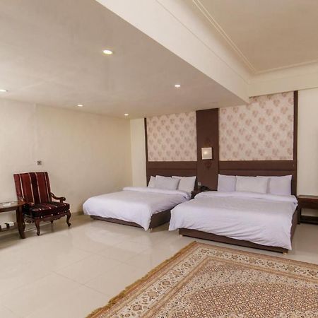 Shelton'S Rezidor House Hotel Пешавар Екстериор снимка