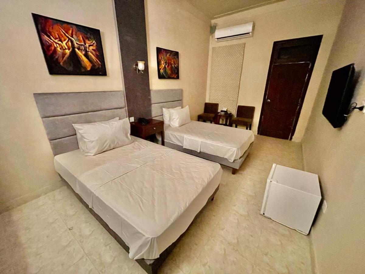 Shelton'S Rezidor House Hotel Пешавар Екстериор снимка