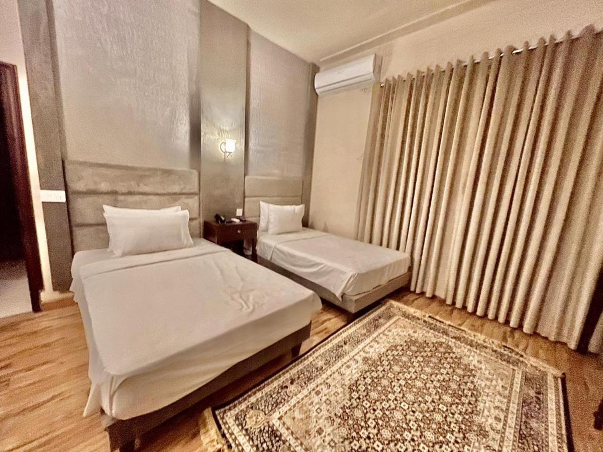 Shelton'S Rezidor House Hotel Пешавар Екстериор снимка