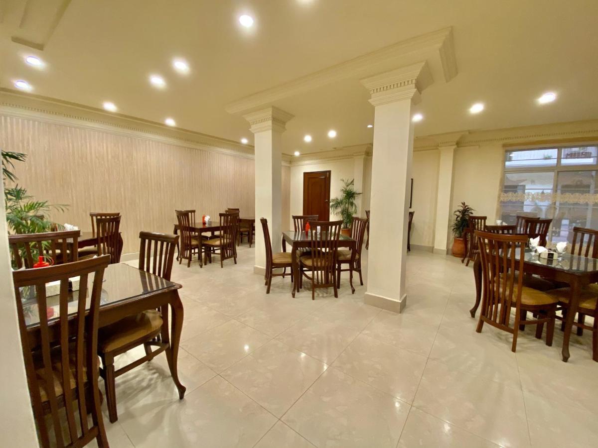 Shelton'S Rezidor House Hotel Пешавар Екстериор снимка