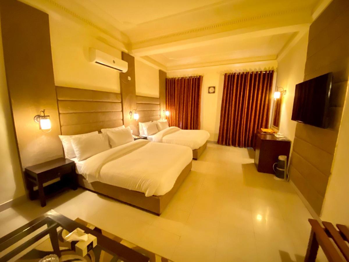 Shelton'S Rezidor House Hotel Пешавар Екстериор снимка