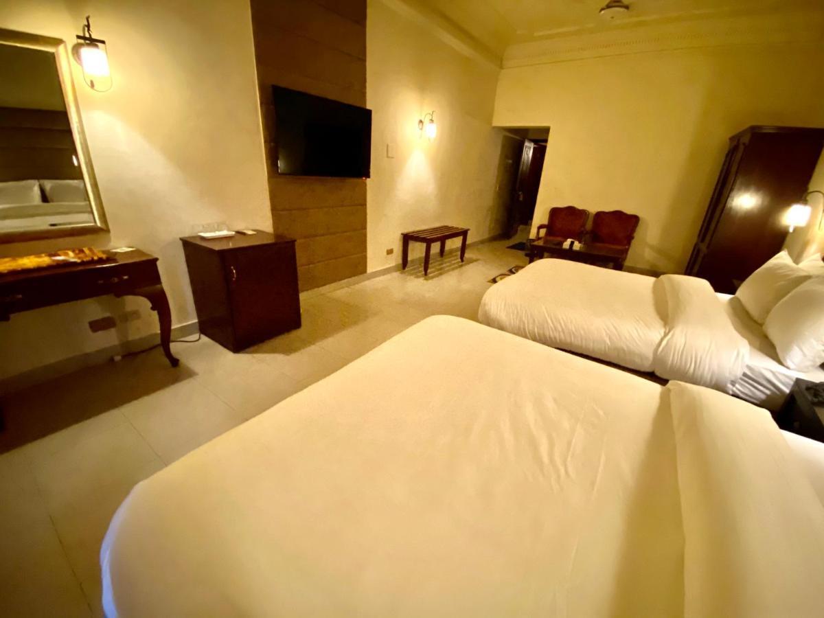 Shelton'S Rezidor House Hotel Пешавар Екстериор снимка