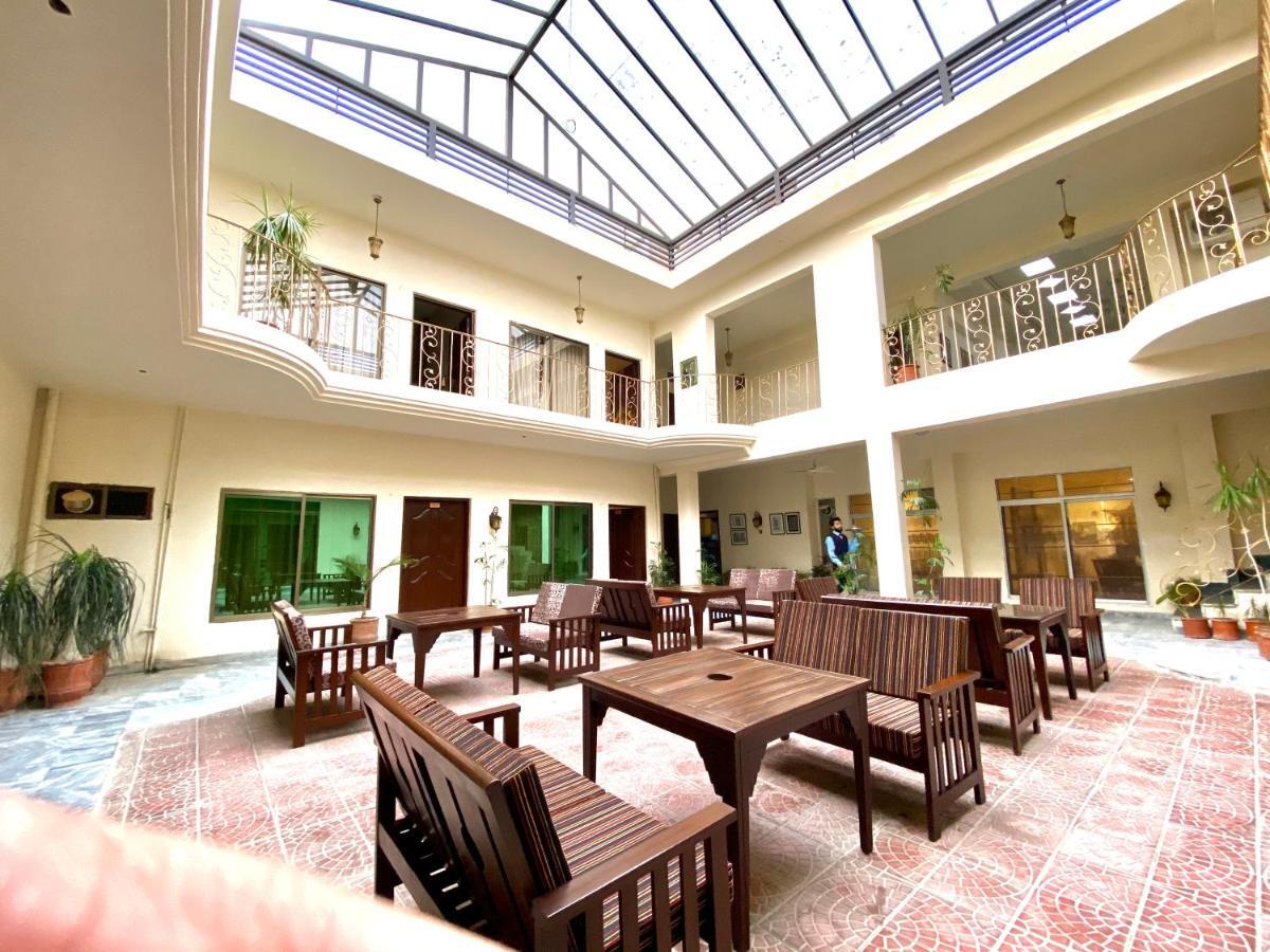 Shelton'S Rezidor House Hotel Пешавар Екстериор снимка